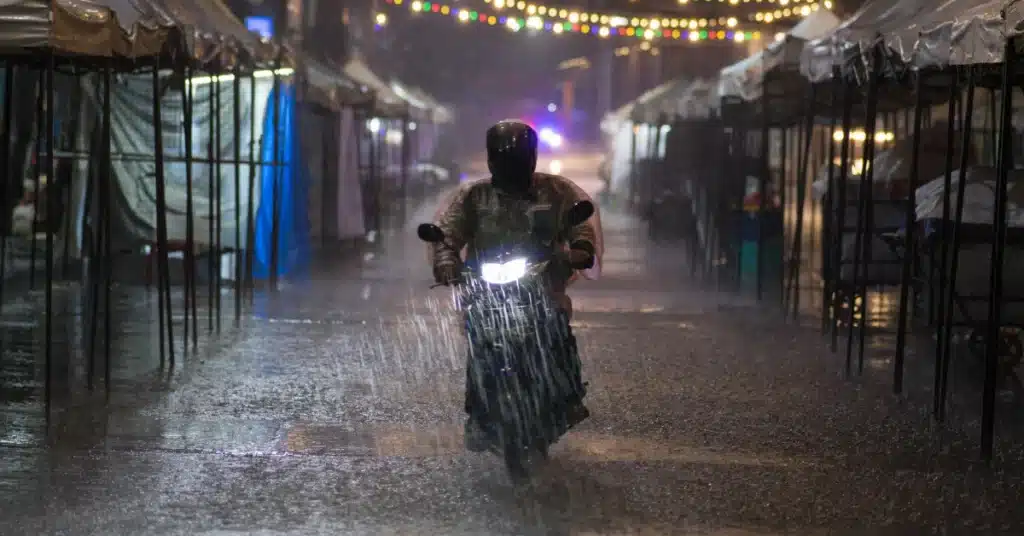 Dias de Chuva Realize Suas Tarefas Através de Motoboy